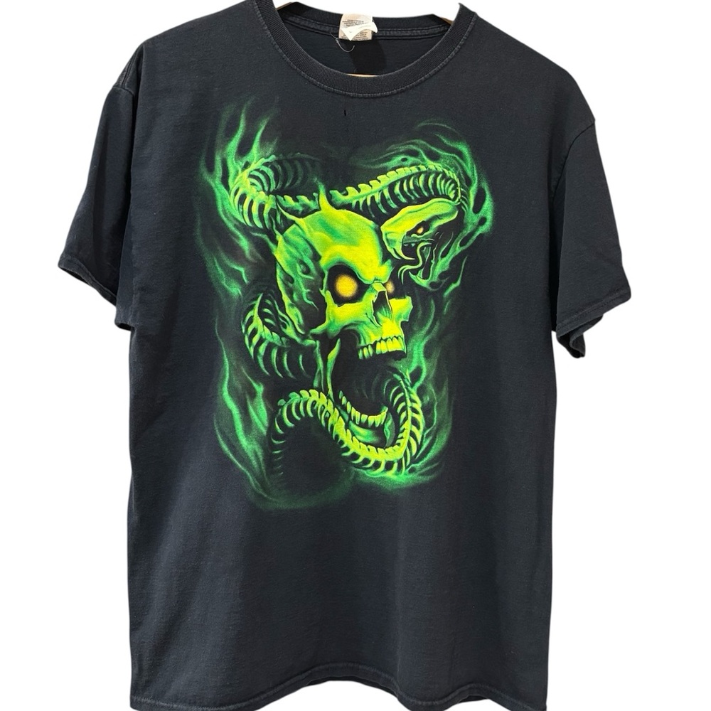 vtg y2k skull and snake tee, size large